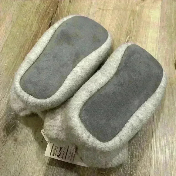 Wool boa room boots beige and gray Large slippers - Picture 10 of 11
